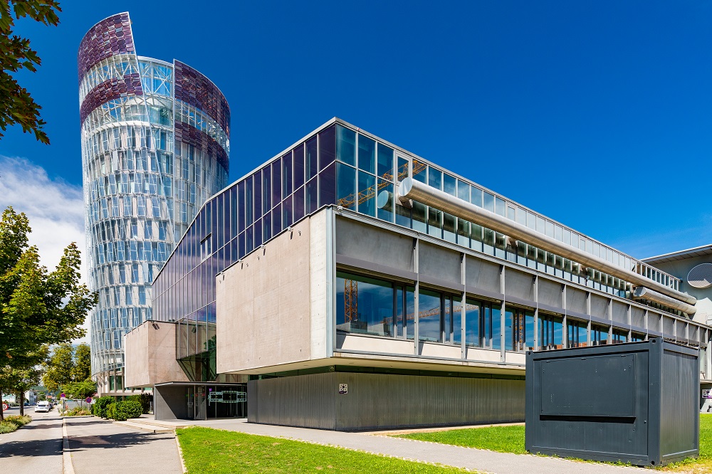 Science Tower und Helmut List Halle